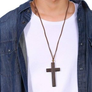 collier croix en bois